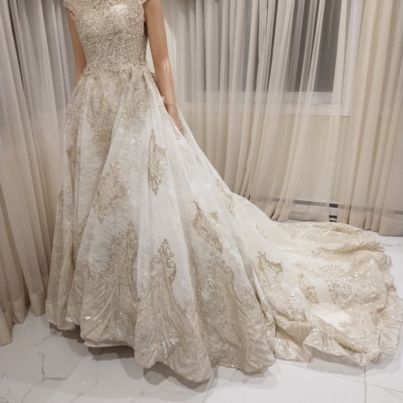 wedding dresses - Picture 3 of 16